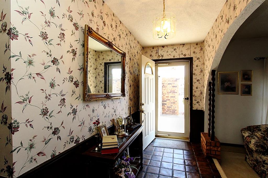 1823 W Rose Oak Drive Property Photo 6