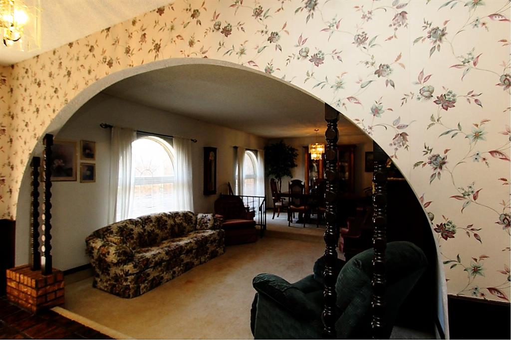 1823 W Rose Oak Drive Property Photo 7