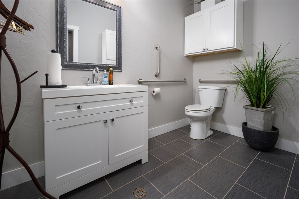 101 W Apache Street A Property Photo 11