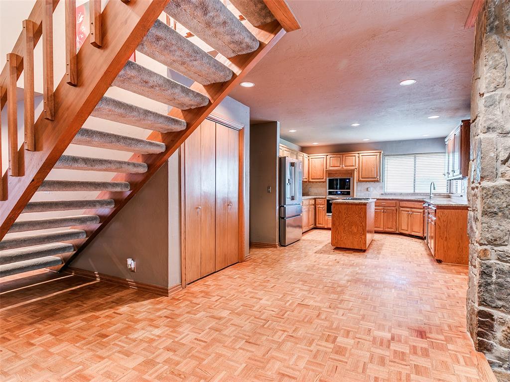 12113 Old Farm Circle Property Photo 4