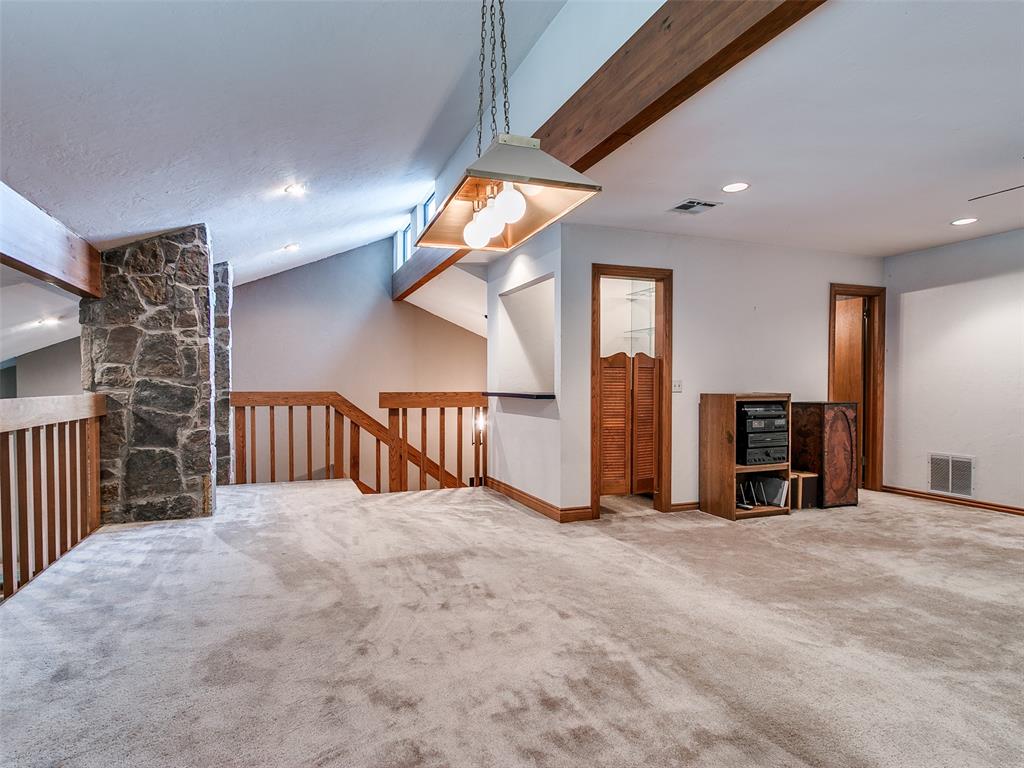 12113 Old Farm Circle Property Photo 5
