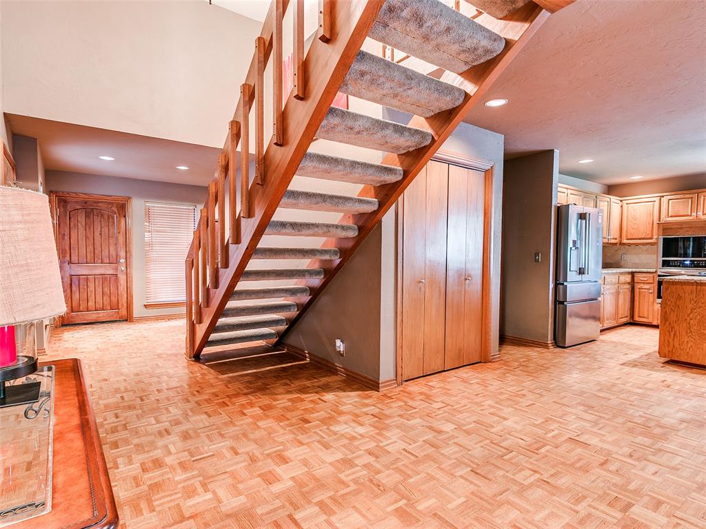 12113 Old Farm Circle Property Photo 6