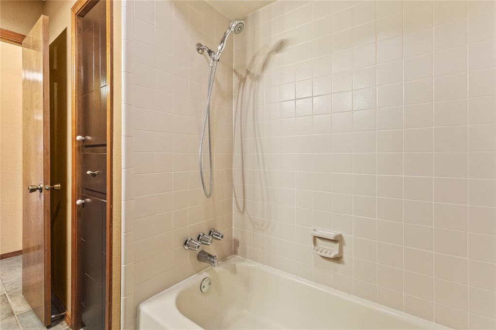 911 Claremont Street Property Photo 24