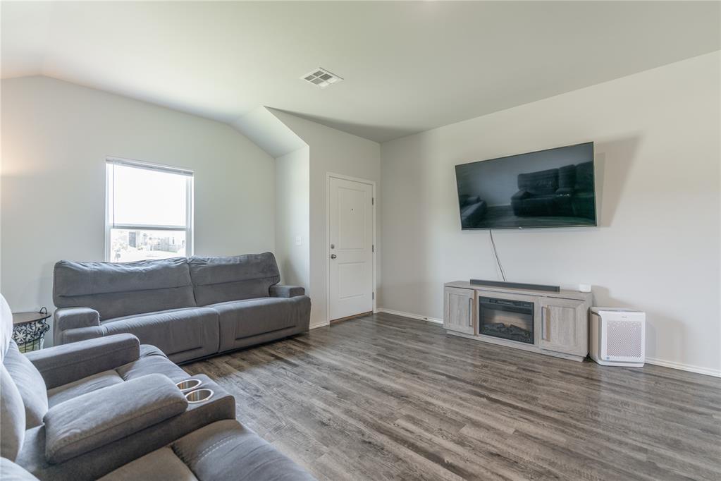 1400 Land Run Way Property Photo 6