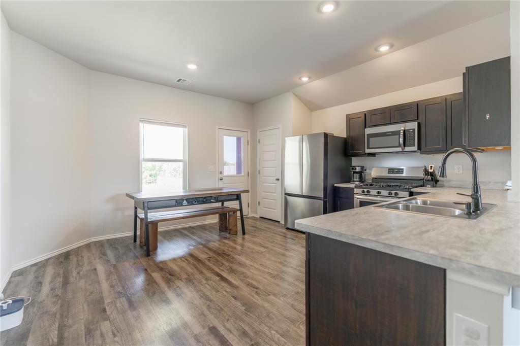 1400 Land Run Way Property Photo 7