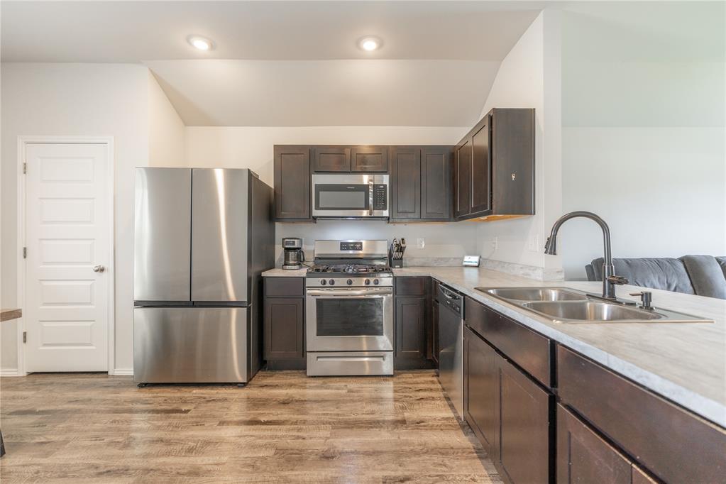 1400 Land Run Way Property Photo 10