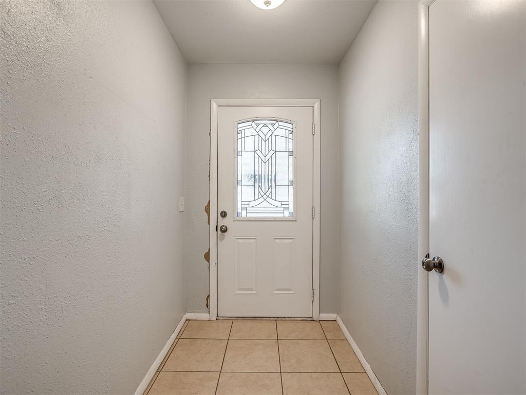 8900 S Hillcrest Drive Property Photo 5