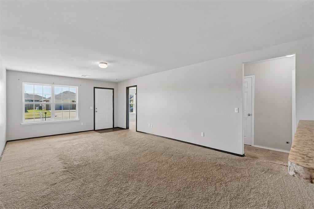 2033 W Autumn Way Property Photo 9