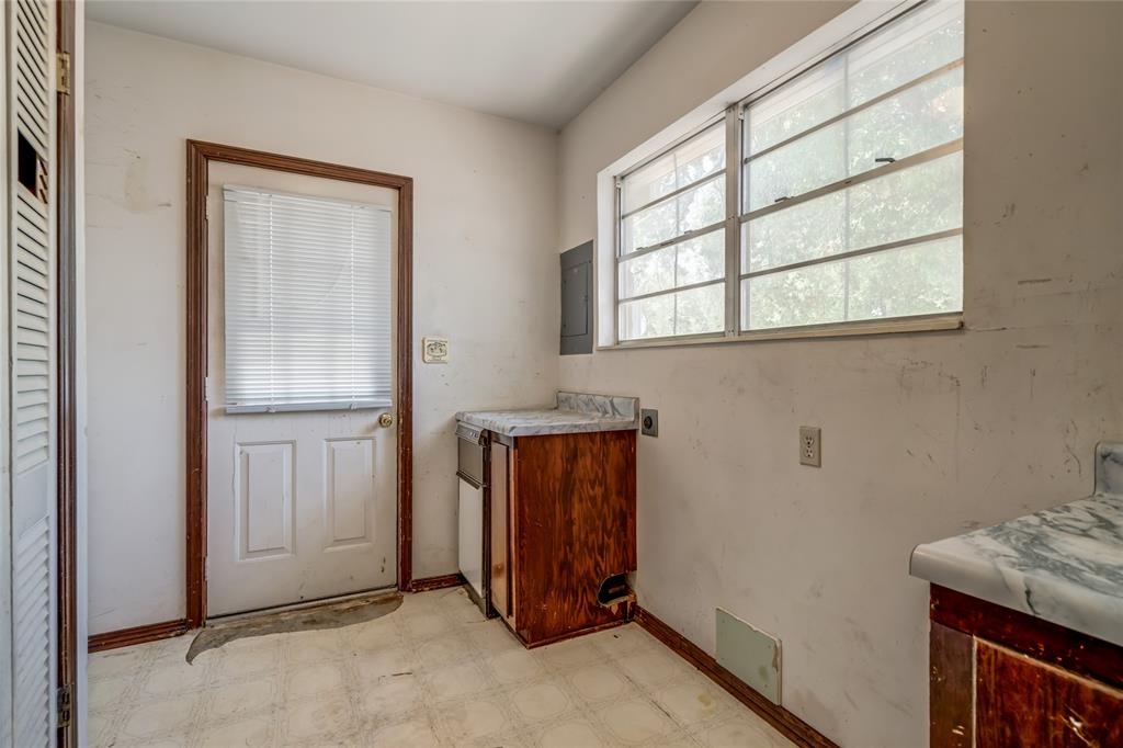 4311 N Wheeler Avenue Property Photo 29