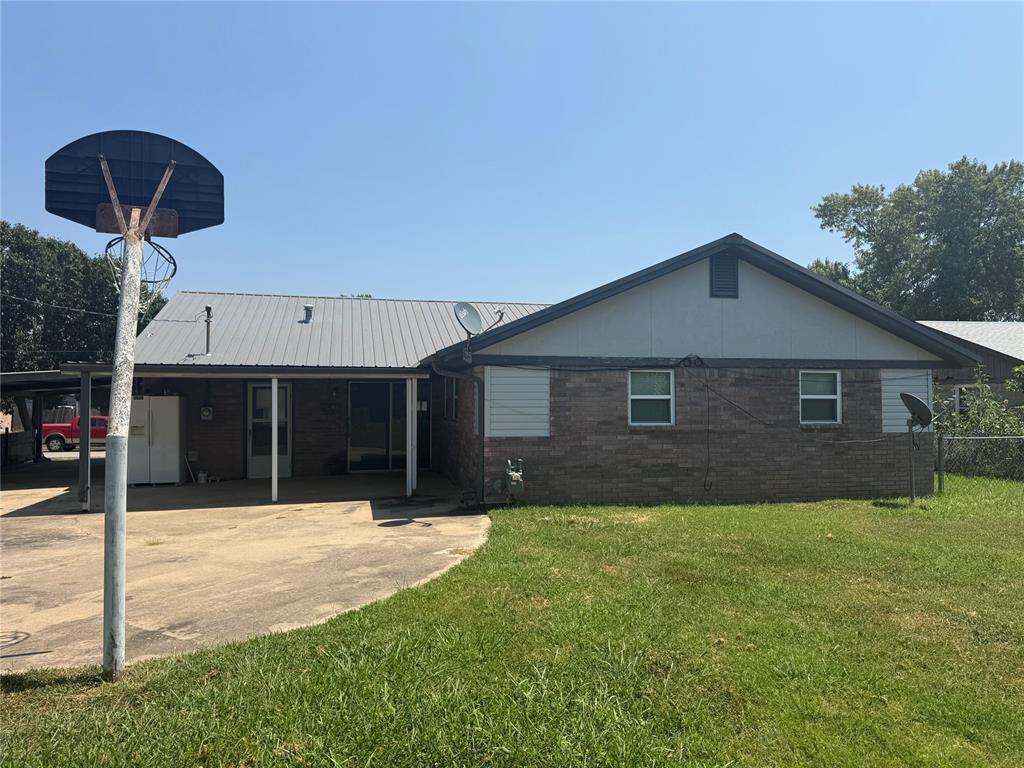 1023 Meadowbrook Lane Property Photo 4