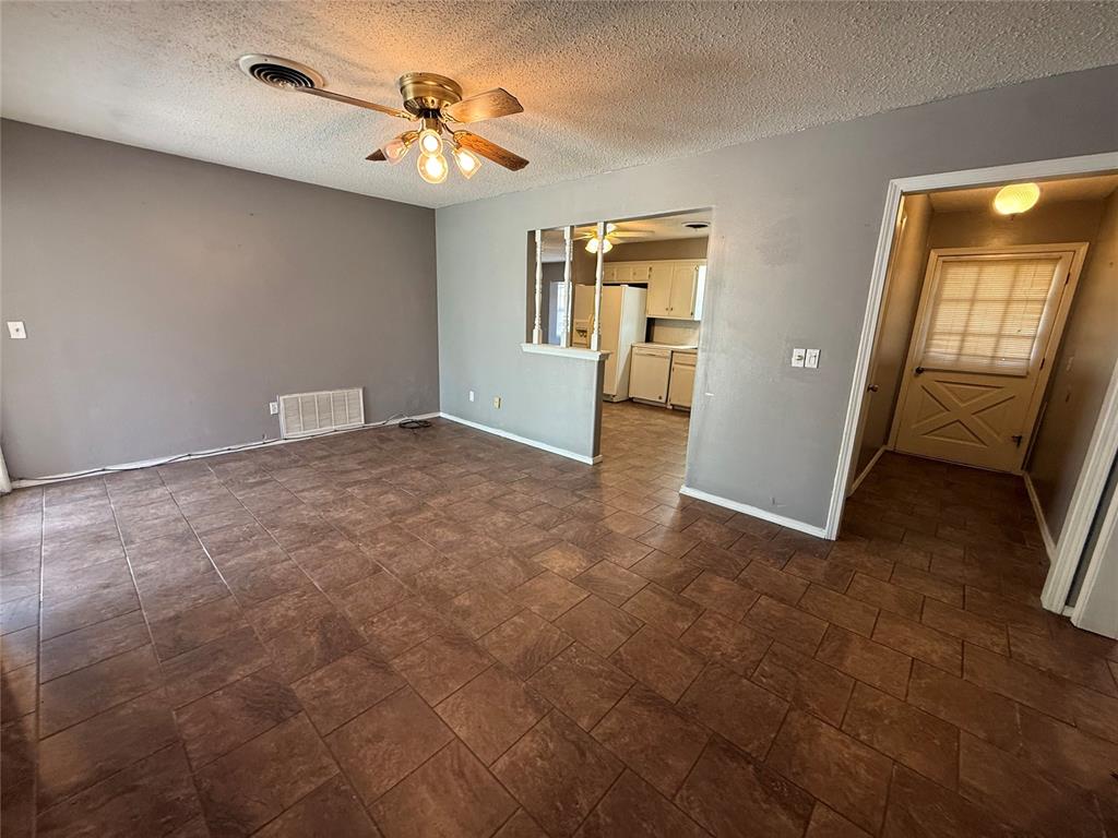 1023 Meadowbrook Lane Property Photo 6