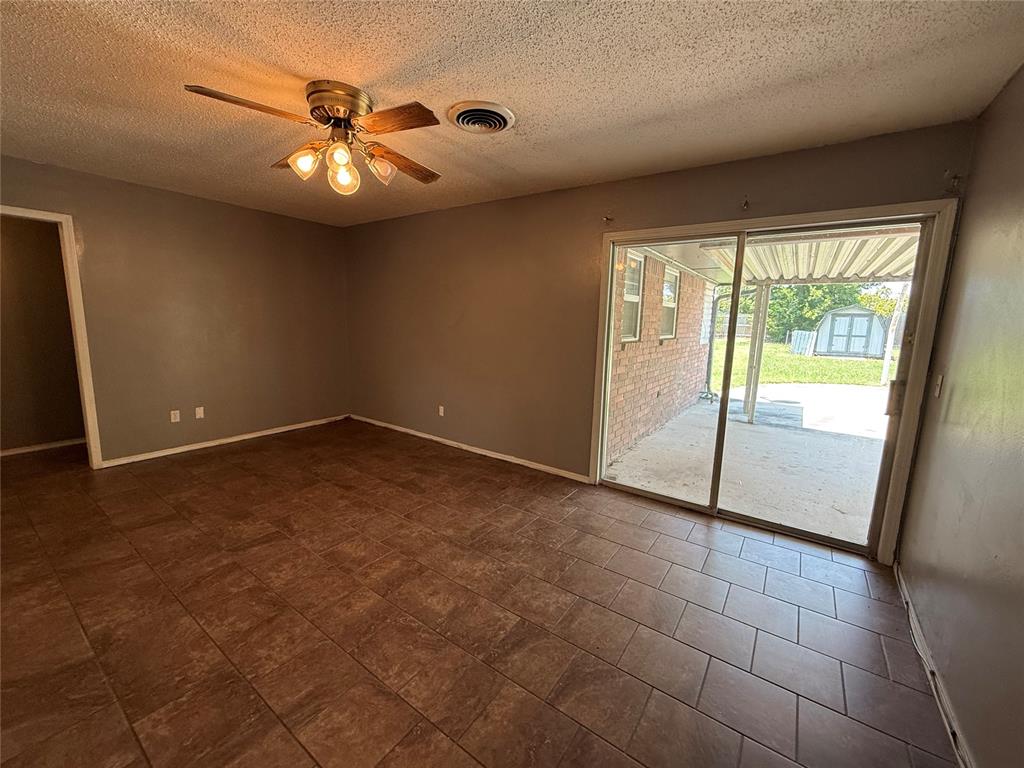 1023 Meadowbrook Lane Property Photo 7