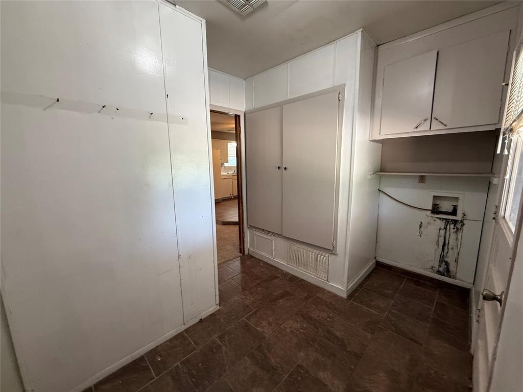1023 Meadowbrook Lane Property Photo 11