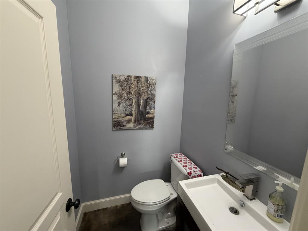 319 Taylam Road Property Photo 19