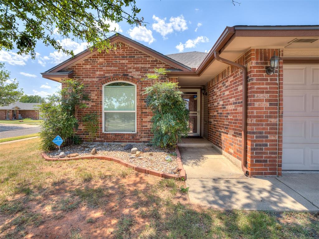 521 Apache Gate Drive Property Photo 5
