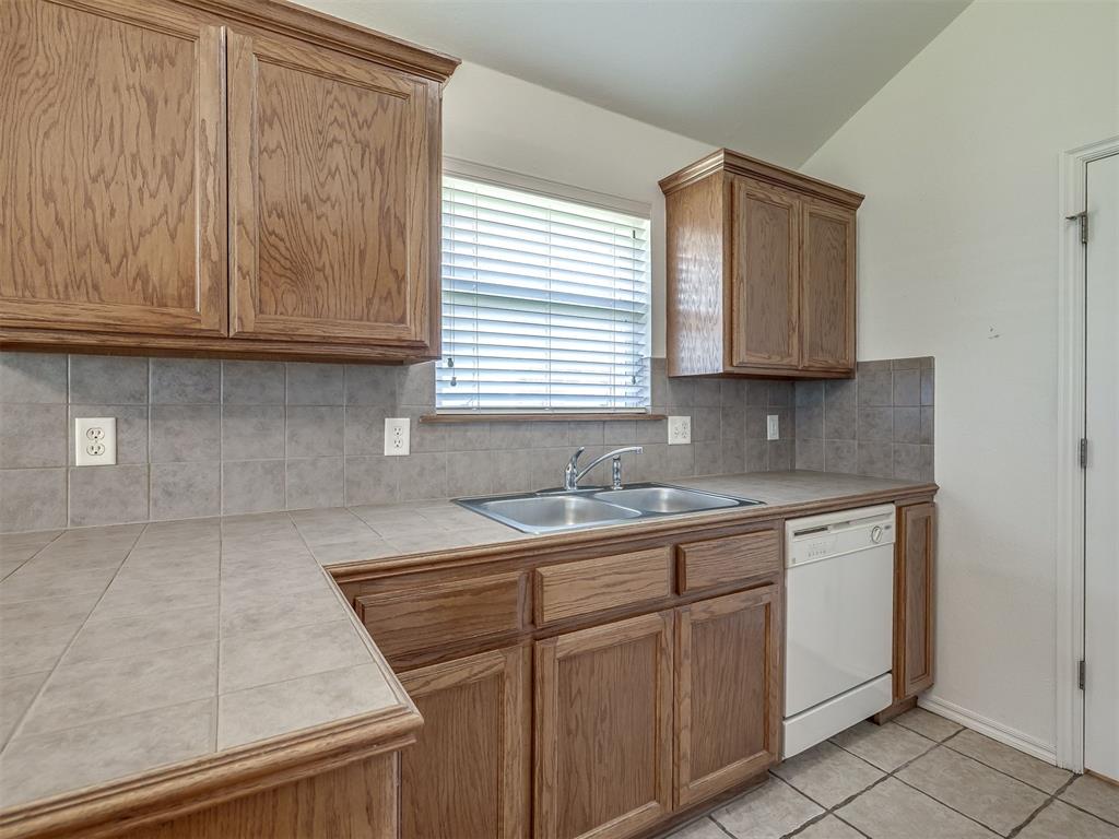 521 Apache Gate Drive Property Photo 16