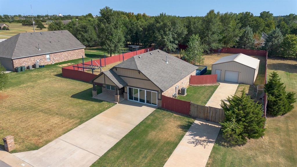 1430 Lakeview Drive Property Photo 2