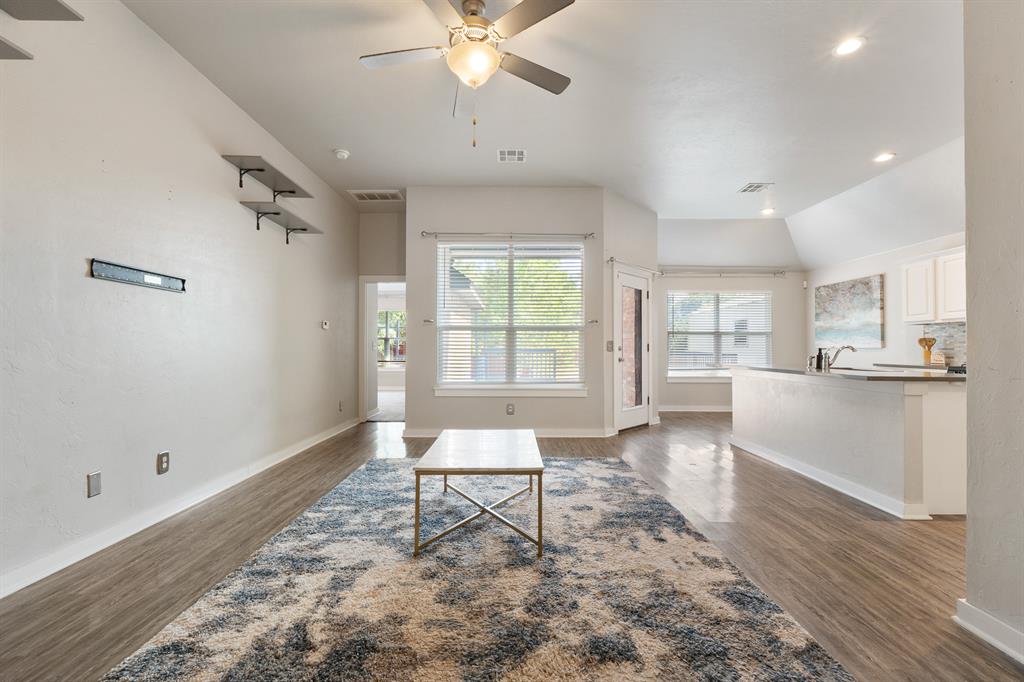 1430 Lakeview Drive Property Photo 4