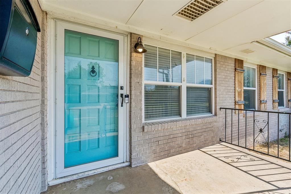 409 W Douglas Drive Property Photo 10