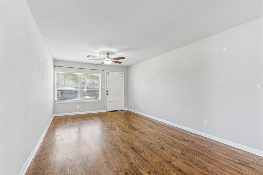 409 W Douglas Drive Property Photo 12