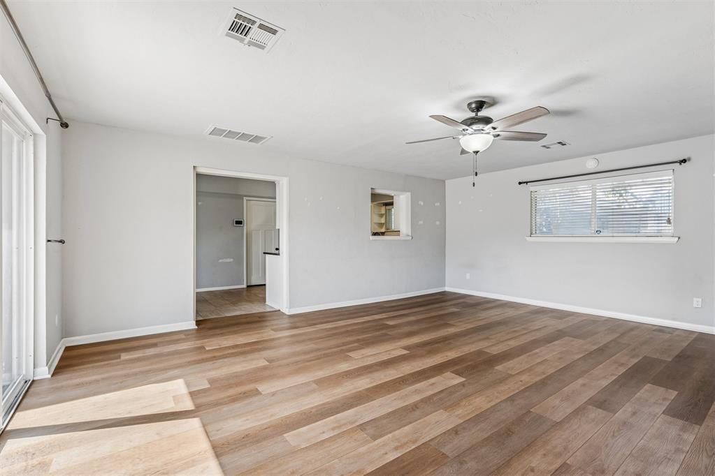 409 W Douglas Drive Property Photo 16