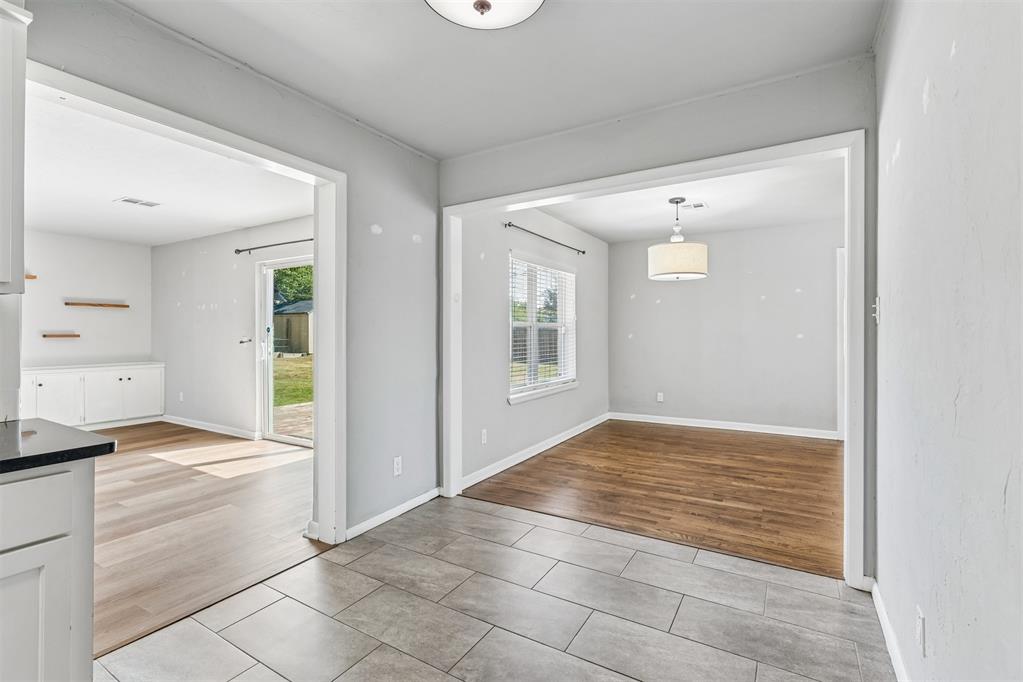 409 W Douglas Drive Property Photo 18