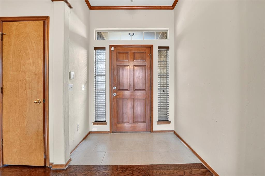 1717 Hemingway Drive Property Photo 3