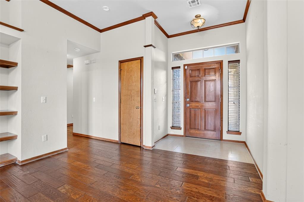 1717 Hemingway Drive Property Photo 4