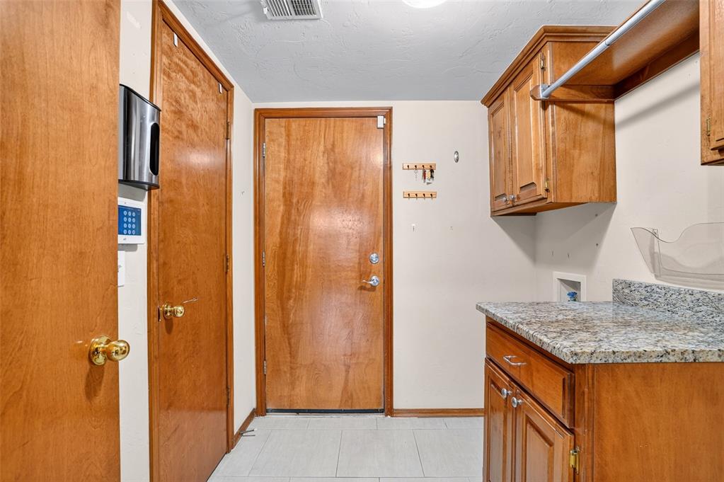 1717 Hemingway Drive Property Photo 22
