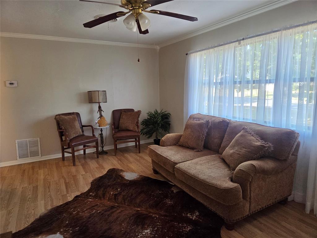 600 S Paul Street Property Photo 7