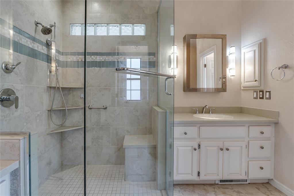 1244156 Property Photo 25