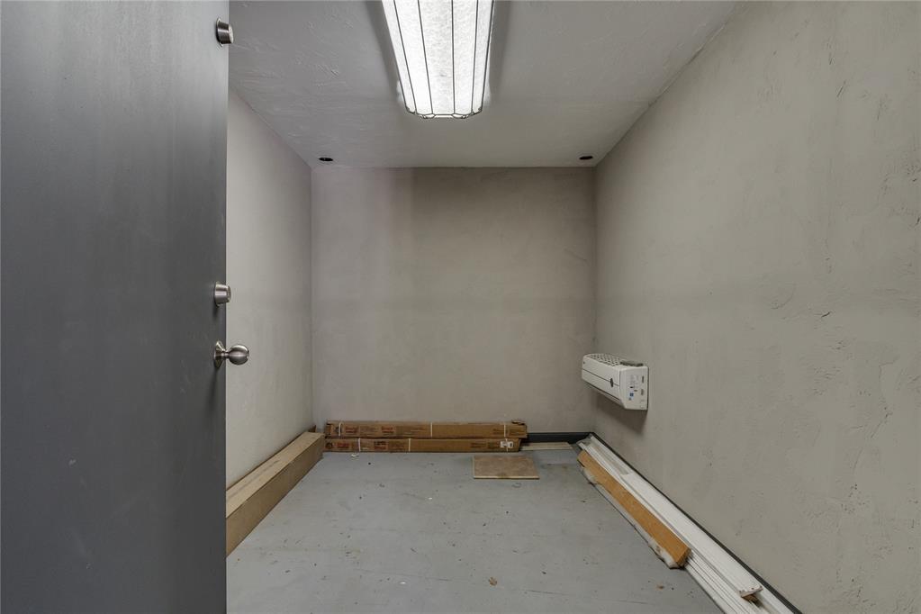 1244156 Property Photo 43