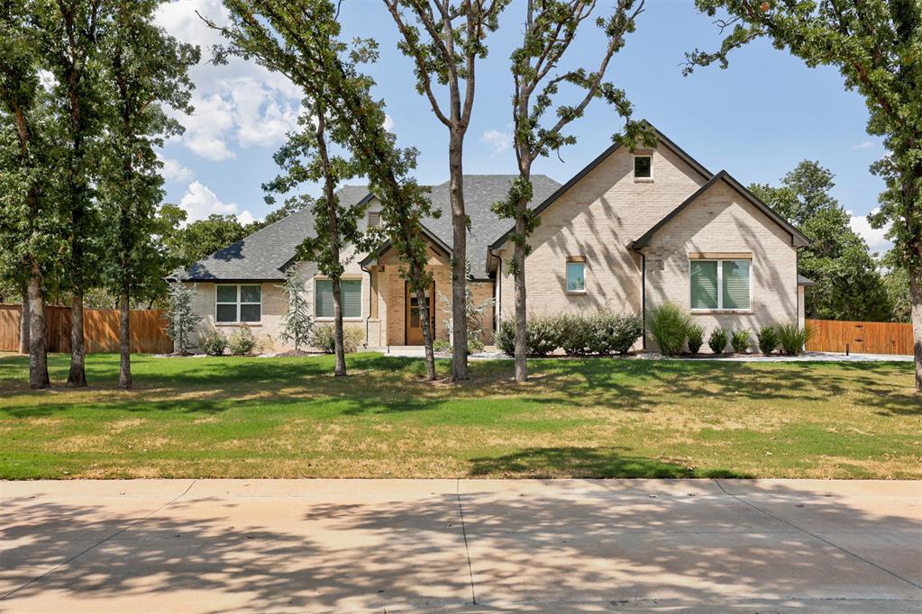 8100 Red Feather Property Photo 1