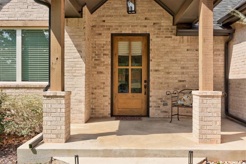 8100 Red Feather Property Photo 4
