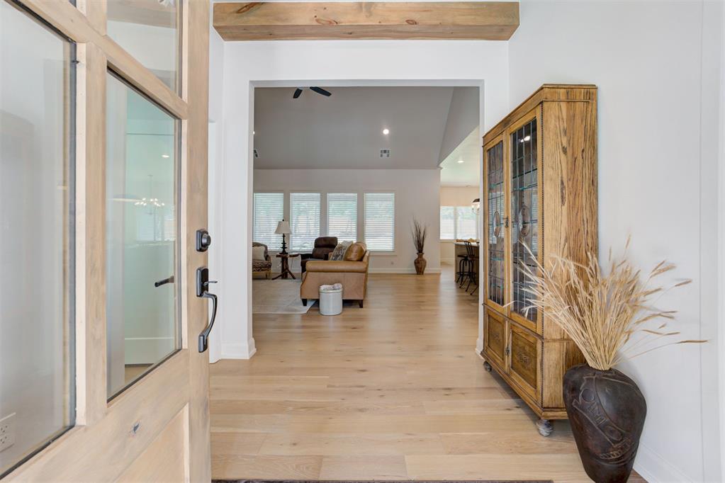 8100 Red Feather Property Photo 5