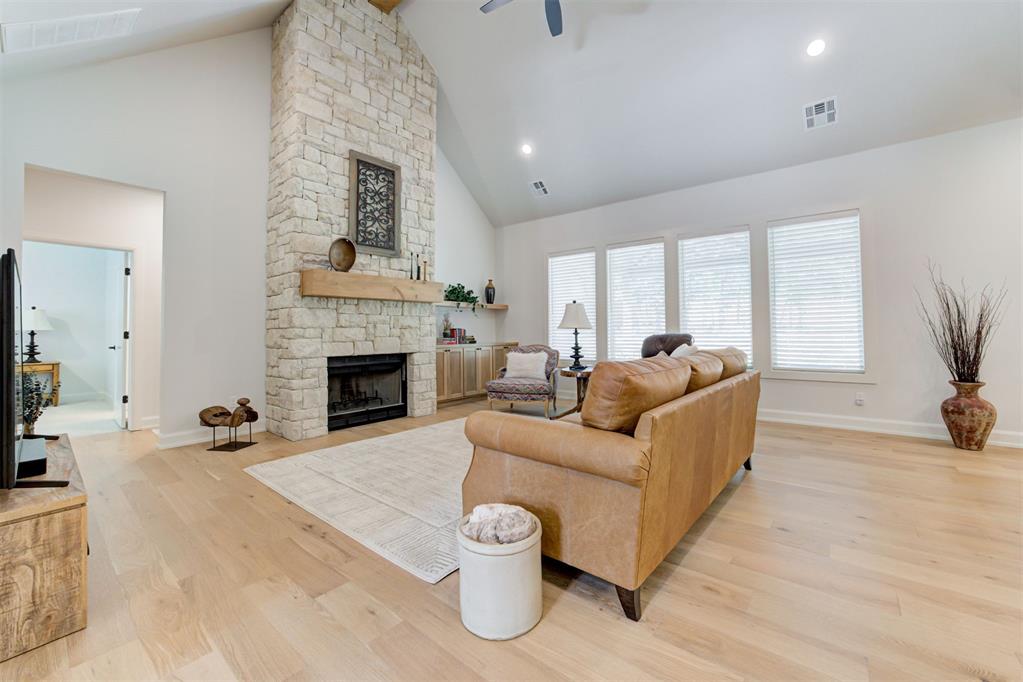 8100 Red Feather Property Photo 6