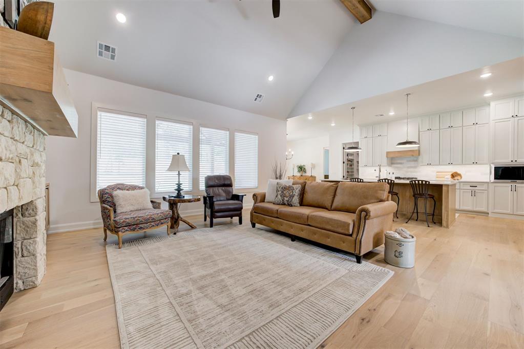 8100 Red Feather Property Photo 8