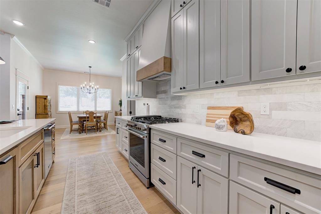 8100 Red Feather Property Photo 15