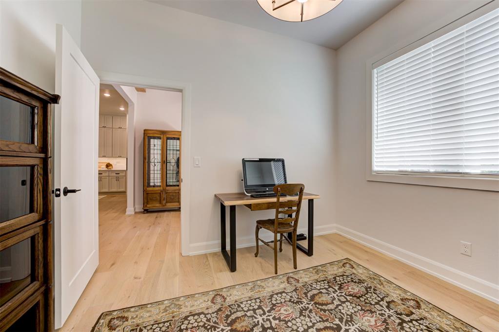 8100 Red Feather Property Photo 19
