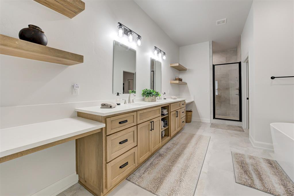 8100 Red Feather Property Photo 23
