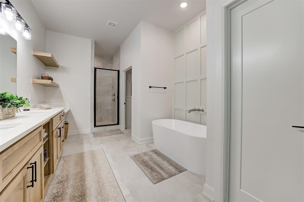 8100 Red Feather Property Photo 24