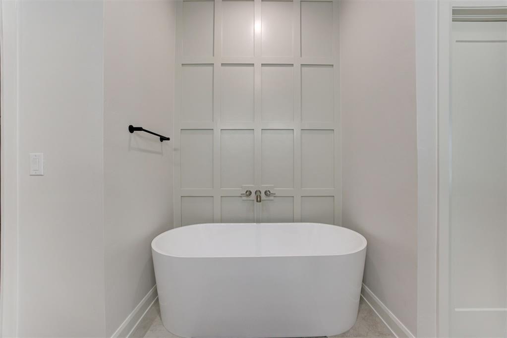 8100 Red Feather Property Photo 25