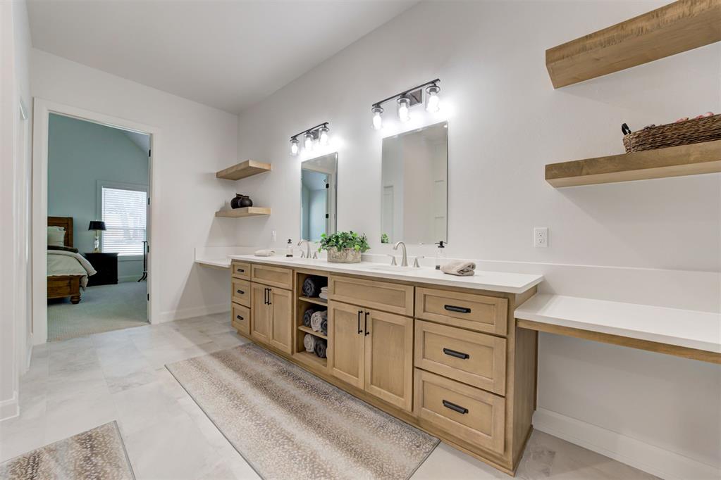 8100 Red Feather Property Photo 26