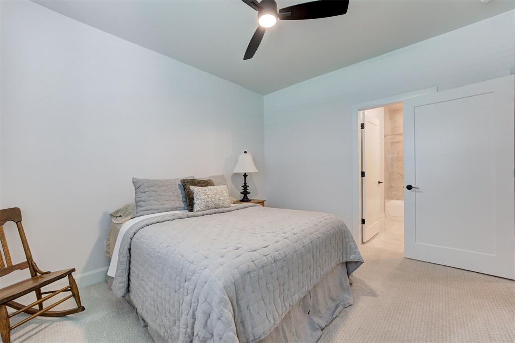 8100 Red Feather Property Photo 31