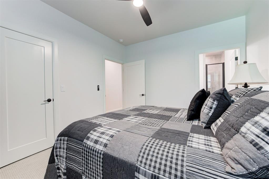 8100 Red Feather Property Photo 34