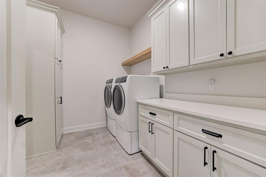 8100 Red Feather Property Photo 37