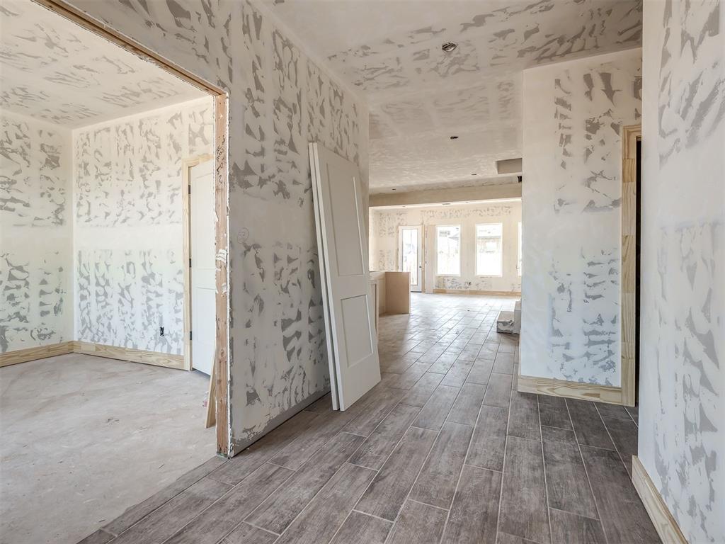 16100 Segovia Drive Property Photo 6