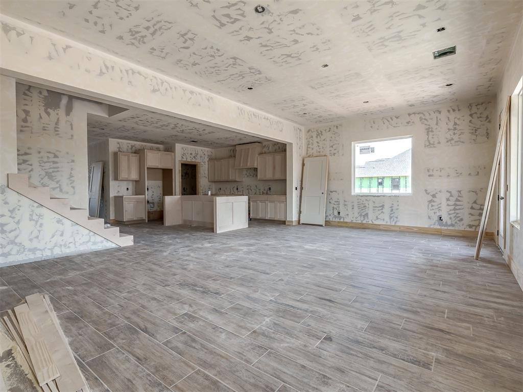 16100 Segovia Drive Property Photo 9
