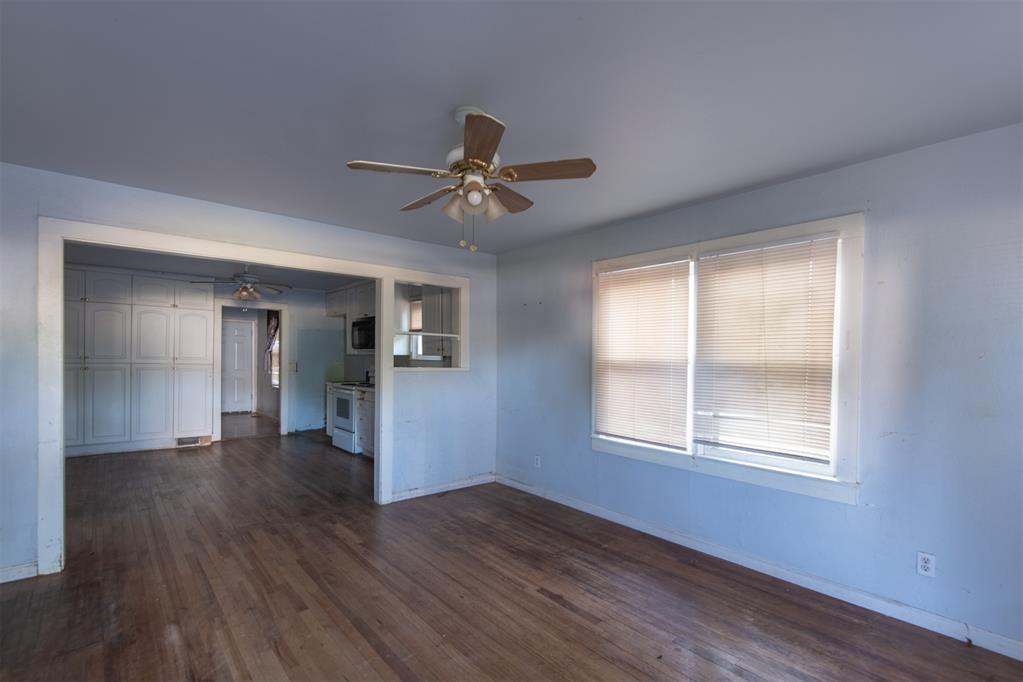 11 S Walnut Street Property Photo 3