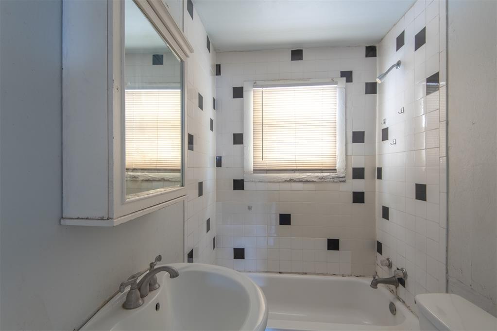 11 S Walnut Street Property Photo 6